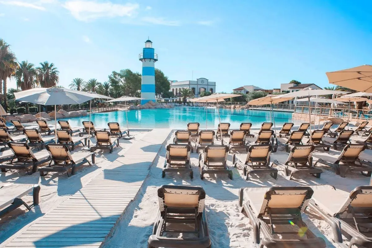 The pool area at Cambrils Park Resort